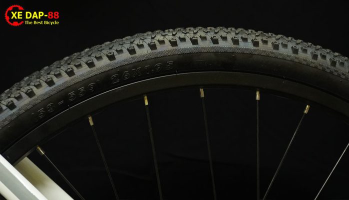 GIANT-OYEA-20-16-700x400-